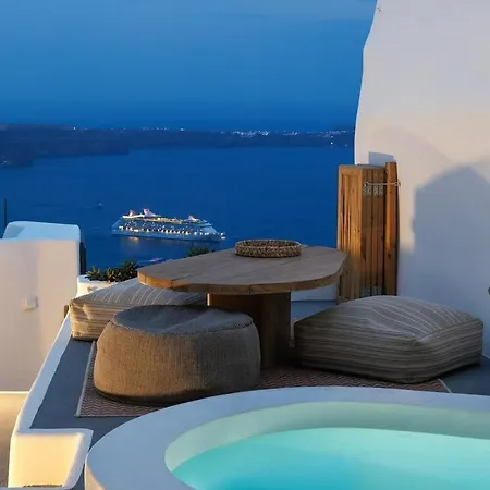Pura Vida Cave House