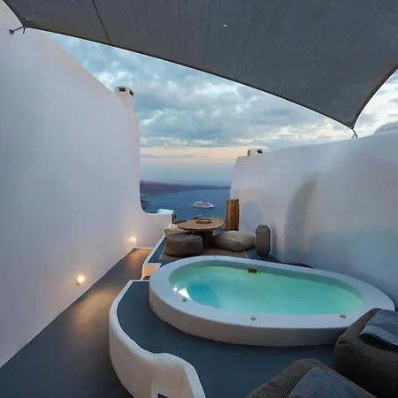 Pura Vida Cave House *
