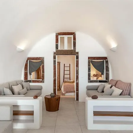 Pura Vida Cave House *
