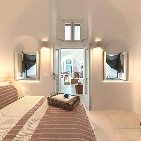 Pura Vida Cave House * Santorini Island