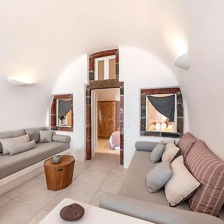 Pura Vida Cave House