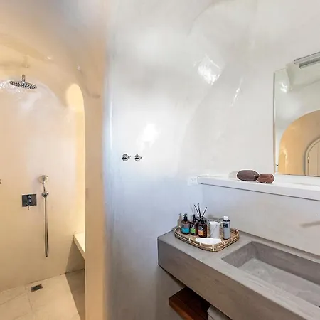 Pura Vida Cave House